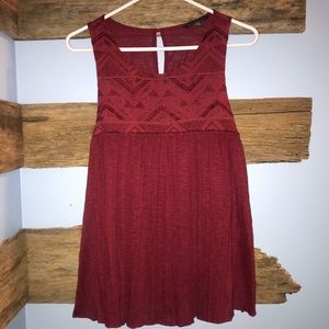 AE Women’s Sleeveless Blouse